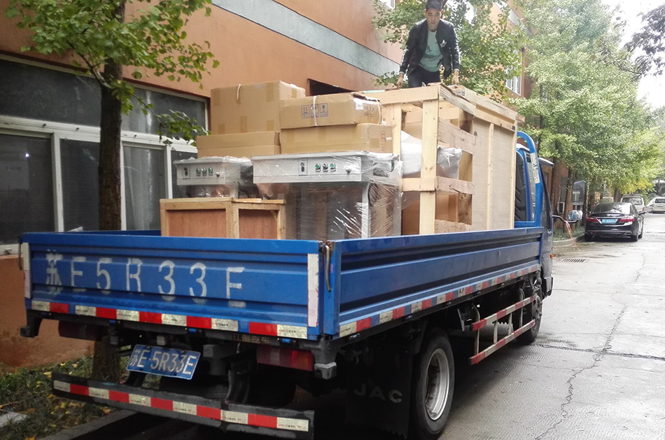 常州客戶(hù)SMT設(shè)備專(zhuān)車(chē)送貨，貨到上門(mén)安裝調(diào)試