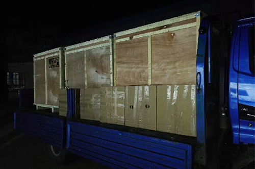 湖南客戶SMT設(shè)備專車送貨，貨到上門安裝調(diào)試